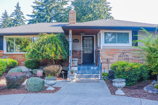 Front of house - 20010 Marine View Dr SW Unit Garden