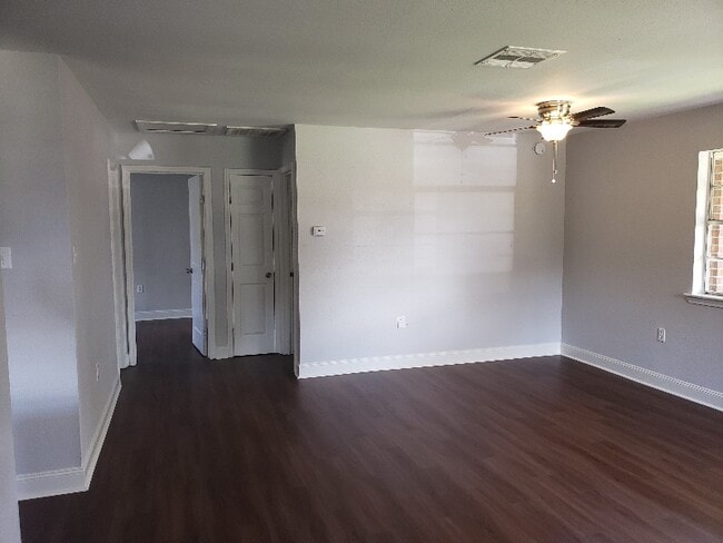 Photo - 646 Urbandale St