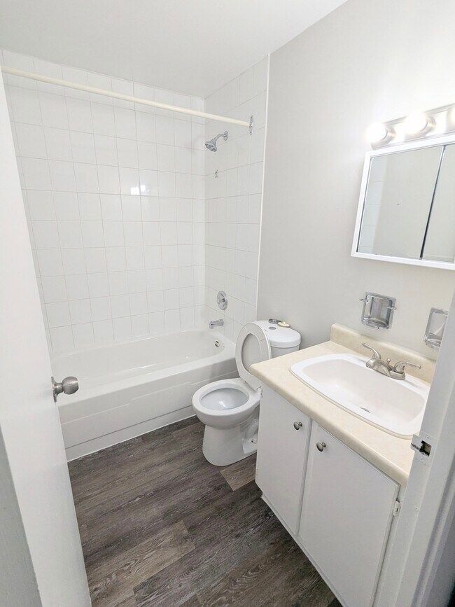 Photo - 84 Country Hill Dr