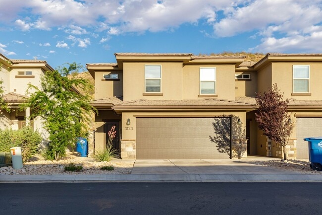 Photo - 3 bed / 2.5 bath / 2-car with washer/dryer/fridge 2019 built END UNIT!