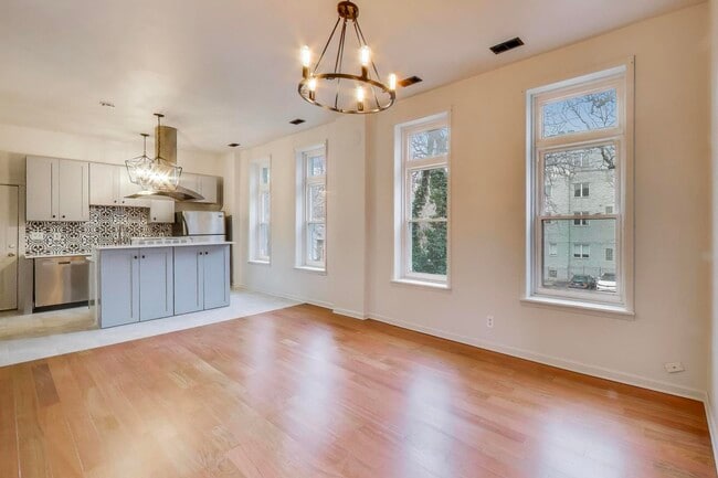 Photo - 600 N May St Unit 2R