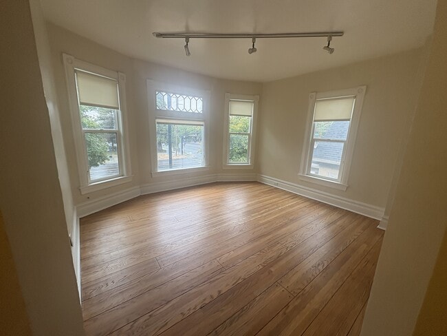 Photo - 809 S 900 E