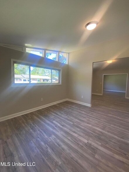 Photo - 523 Sardis St