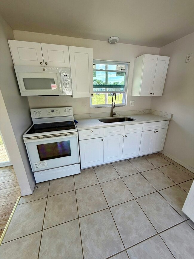 Building Photo - 8134 Krag Dr Unit 2