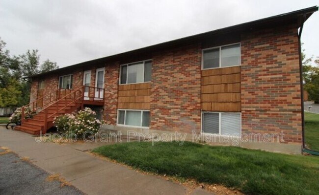 Photo - 1382 E Poplar St House