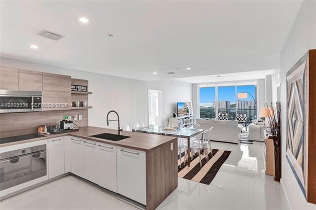 Building Photo - 400 Sunny Isles Blvd Unit 400 Sunny Isles Blvd # 2021