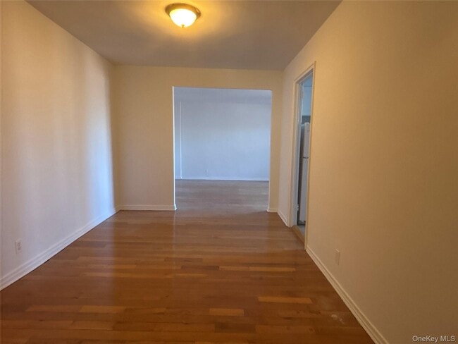 Photo - 23 Schenck Ave Unidad 2CE