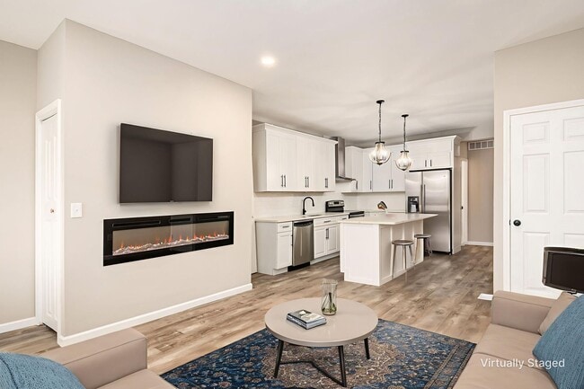 Building Photo - Stunning Renovation on the Near East Side! Rental