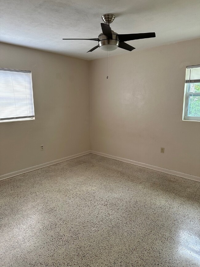 Photo - 3-bedroom 1-bathroom 2 car garage home for rent!