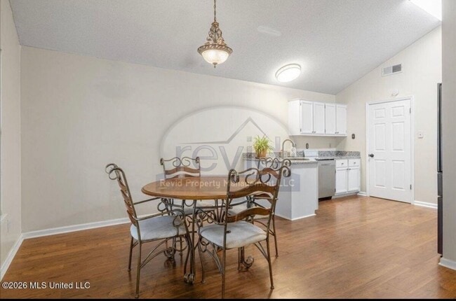 Photo - 7194 Atterbury Cir E