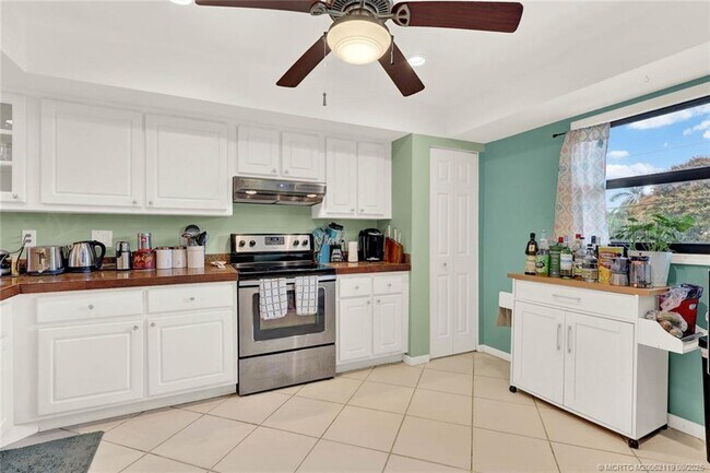 Photo - 1811 SW Palm City Rd Unidad A302