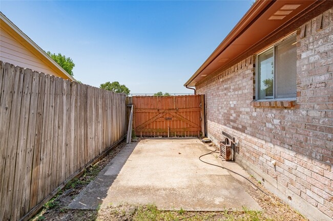 Photo - 2906 Heatherwood Dr