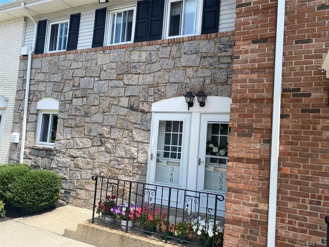 Building Photo - 348 Dawson Ln