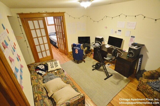 Photo - 3912 N Greenview Ave Unit 1