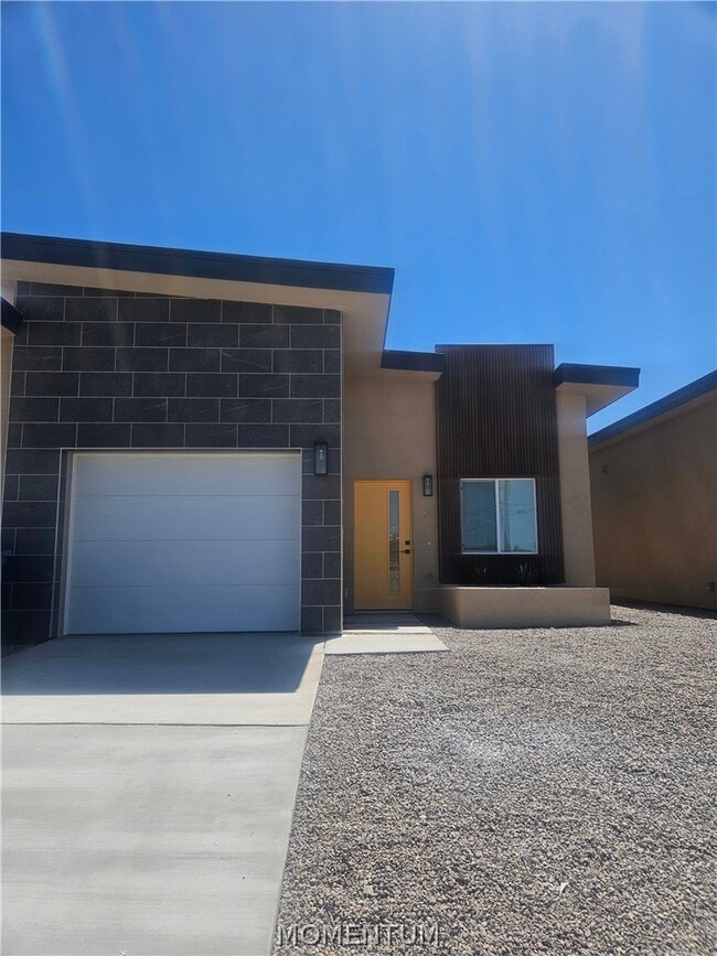 Building Photo - 181 Hacienda Loop Unit 2