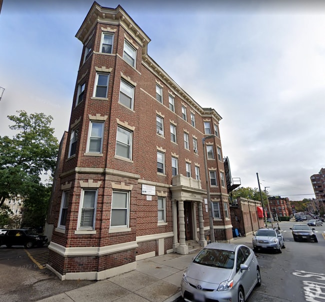 Building Photo - 126 Warren St Rental