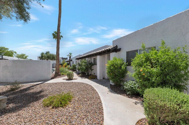 Charming 2 bedroom, 1 bathroom home locate... - Charming 2 bedroom, 1 bathroom home locate...