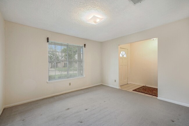 Photo - 5039 Tain Dr