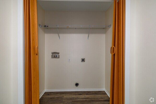 2BR, 1BA - 860SF - Laundry