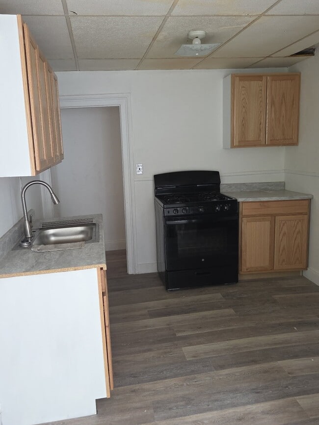 Photo - 97 Oak St Unidad 2fl rear