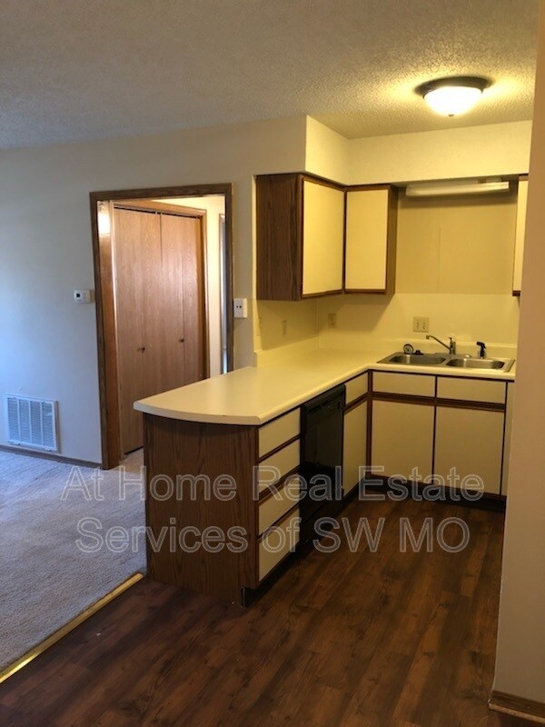 Photo - 2856 S Rogers Ave Unidad Apt #12