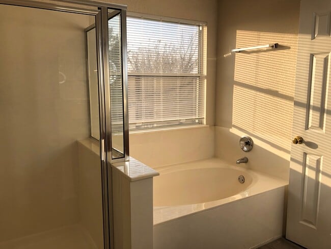 Master Bath - 5805 Speyside Dr
