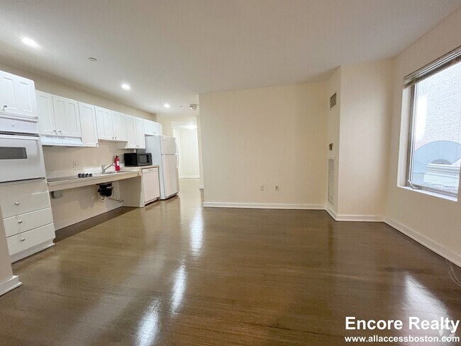 Building Photo - 45 Boylston St Unit 2 BED 1 BATH VERY CLEANNN Rental