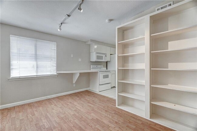 Photo - UT condo for lease Unit 208