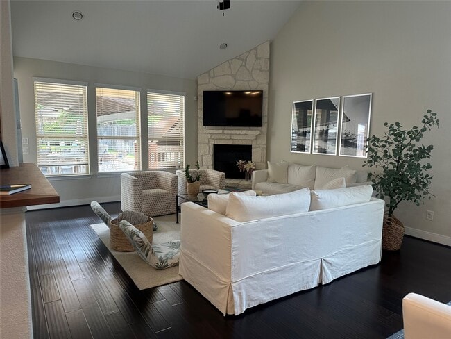 Photo - 7 Blue Violet Ct