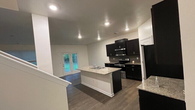 Photo - 483 Springer Pkwy