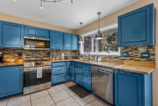 Photo - 1720 N Doral Way