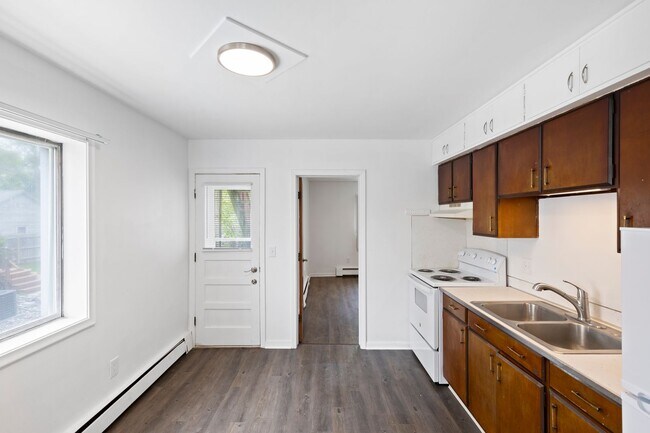 Photo - Colonial Manor (GL62,LLC)