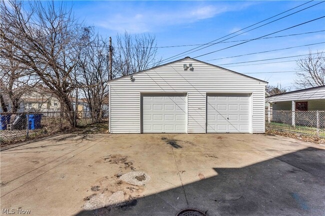 Building Photo - 10613 Sandusky Ave Unit B
