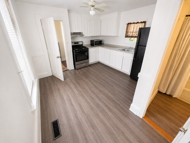 Kitchen - 380 Chatham St Unit 1