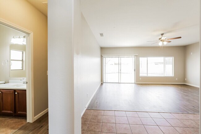 Photo - 5305 S 52nd Dr