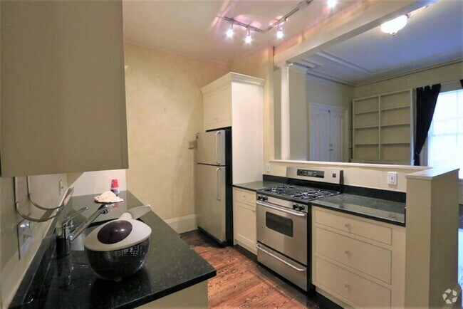 Building Photo - 18 Bigelow St Unit 1 Rental
