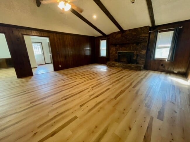 Photo - 3839 N Stewart Ave