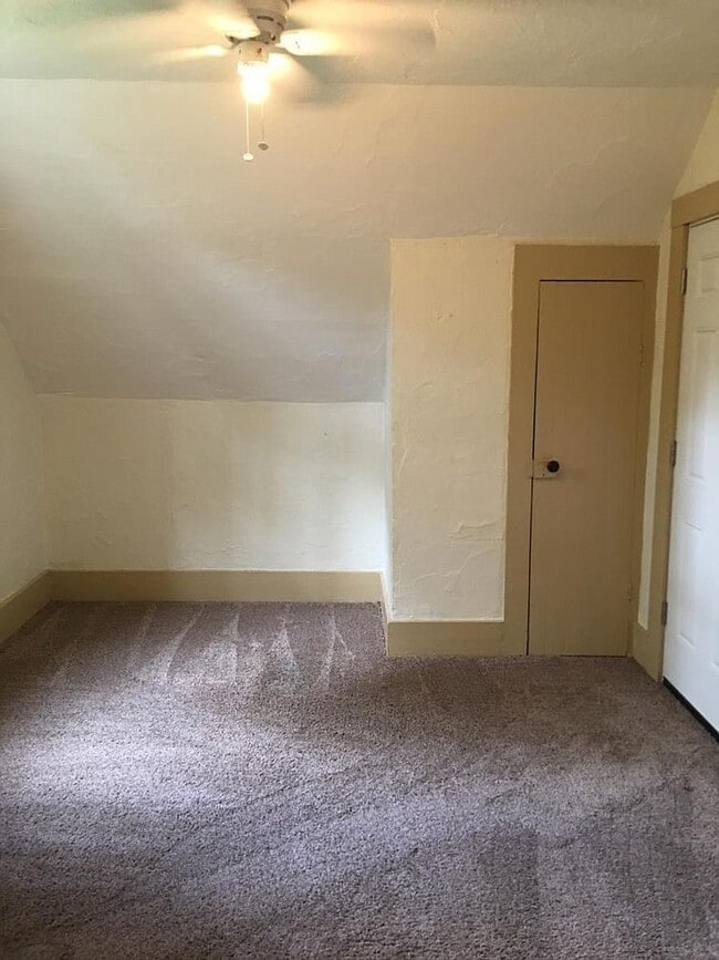 Building Photo - 506 N McKean St Unit Studio Rental