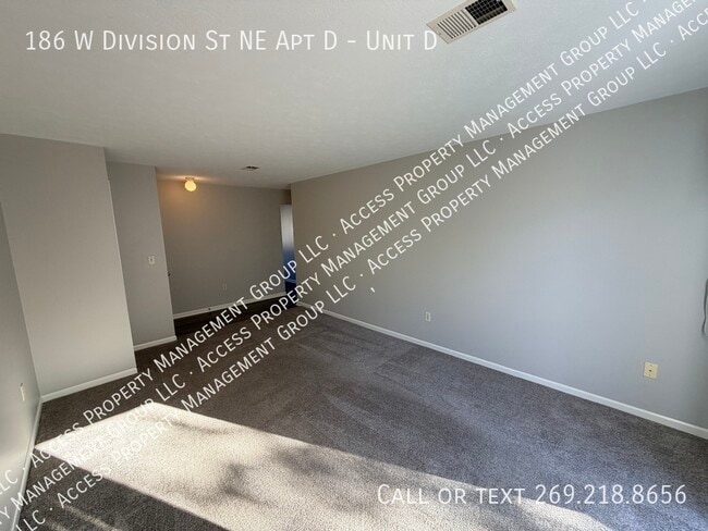 Photo - 186 W Division St NE Unidad D