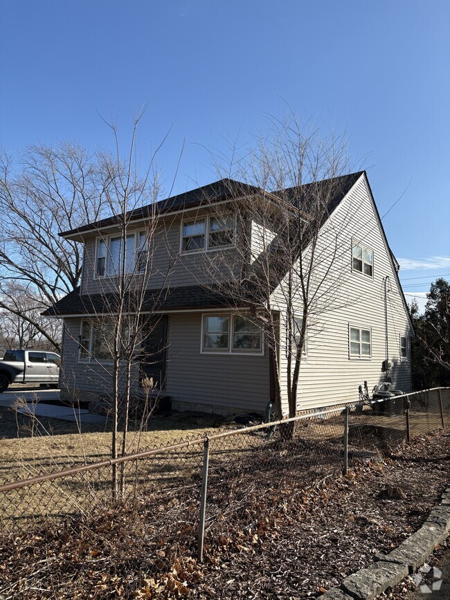 Building Photo - 9109 W Cleveland Ave Unit Lower Rental