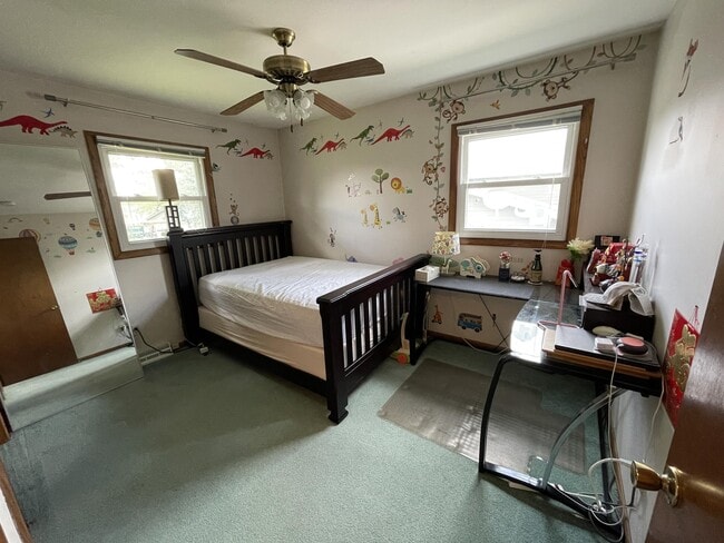 Photo - 1708 Howlett Ln