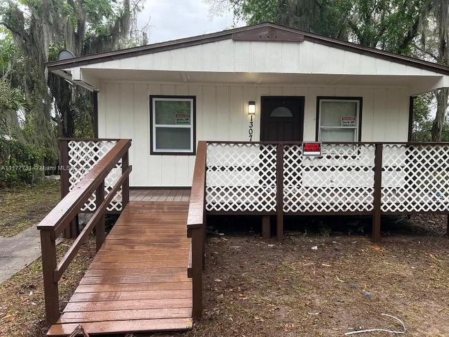 Building Photo - 1307 Olive St Rental