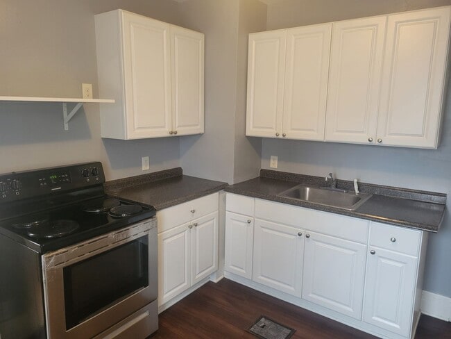 Building Photo - 126 Flanders St Unit 126 Flanders (Upper)