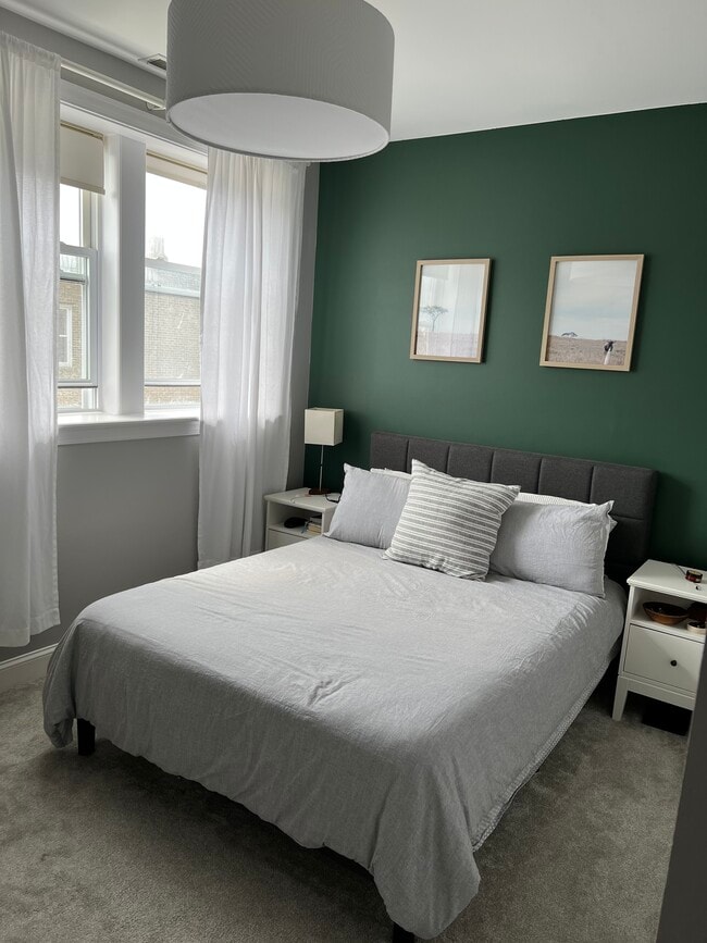 Main Bedroom - 1515 W Cullom Ave Unit 3