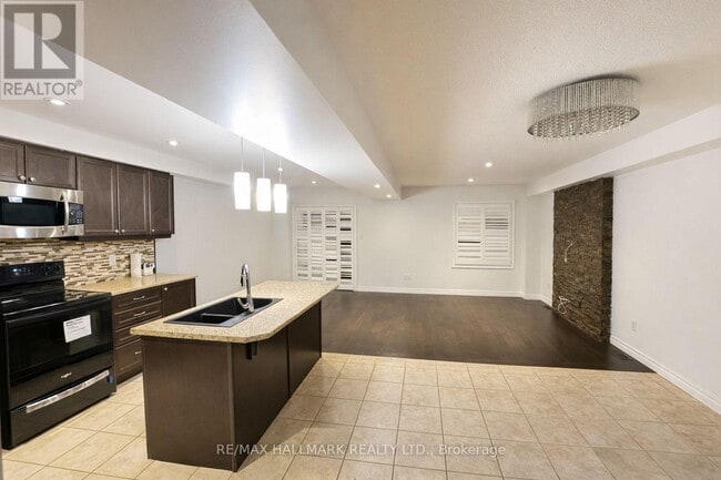 Photo - 27 Waterbridge St