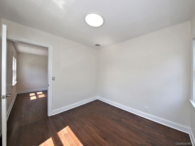 Photo - 139 Waverly Ave Unit 2nd Floor Right