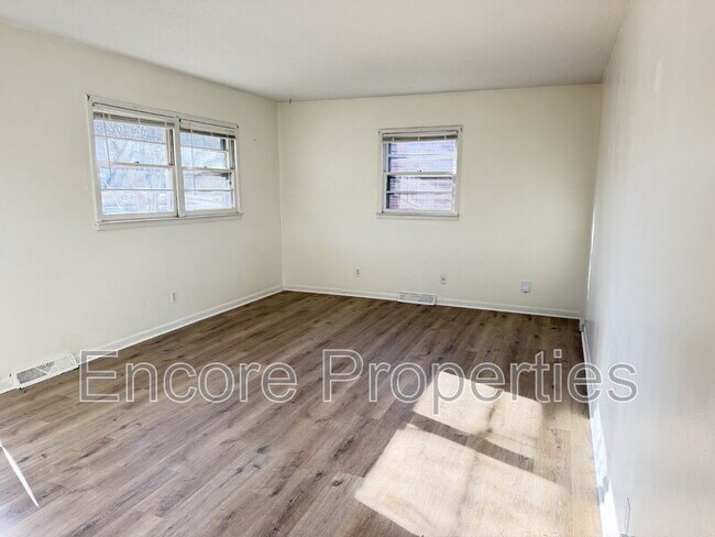 Photo - 1502 Larson St