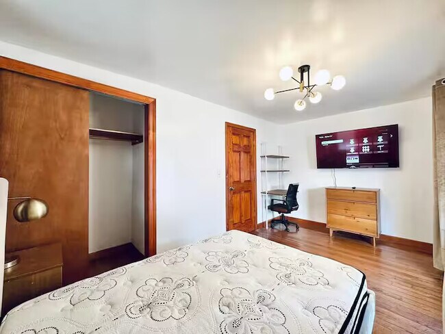 Furnished room/NOT APARTMENT