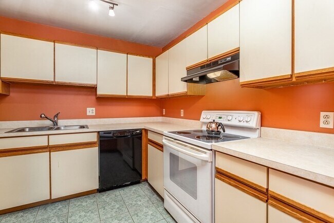 Photo - 593 Main St Unit 202