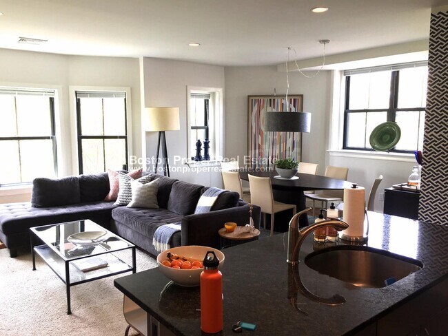 Photo - 557 Columbus Ave Unidad 403